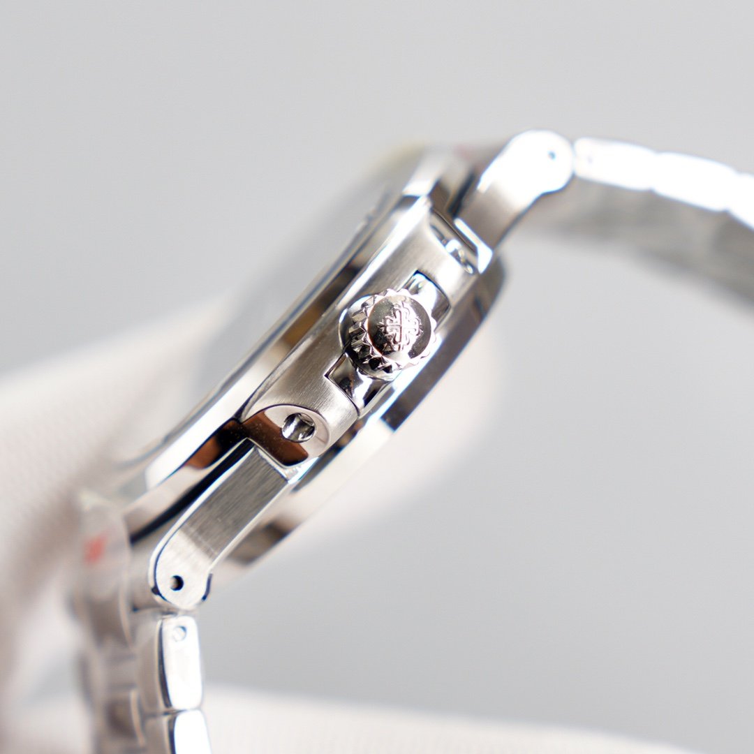 PATEK NAUTILUS 5711 STAINLESS STEEL GREEN DIAL