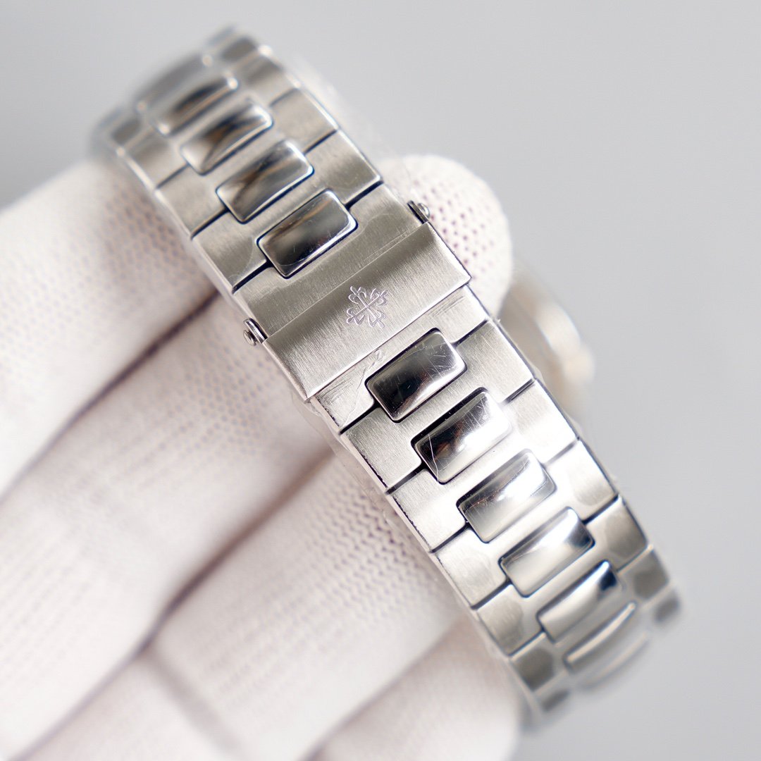 PATEK NAUTILUS 5711 STAINLESS STEEL GREEN DIAL