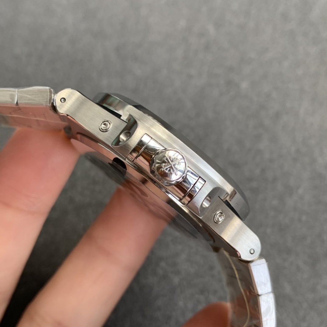 PATEK ANNUAL CALENDAR MOONPHASE STEEL WHITE DIAL