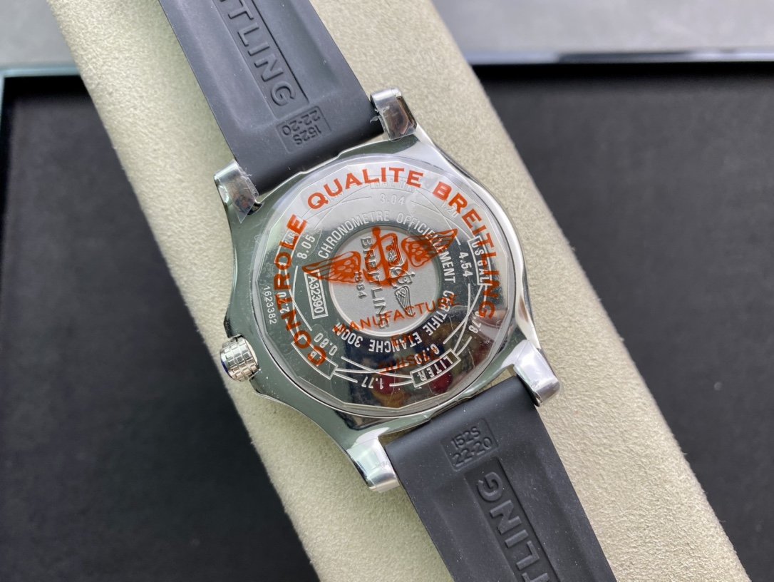 AVENGER SEAWOLF 44 STEEL CASE CREAM DIAL
