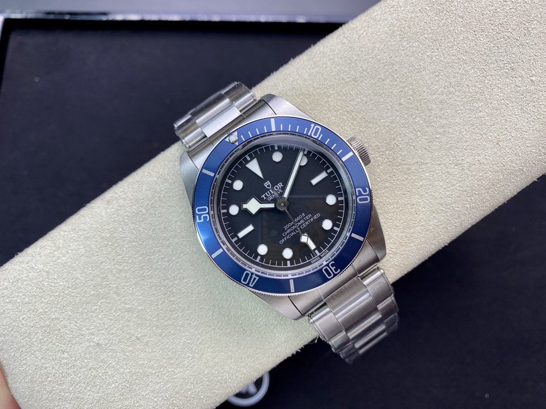 HERITAGE BLACK BAY 41MM BLUE BEZEL