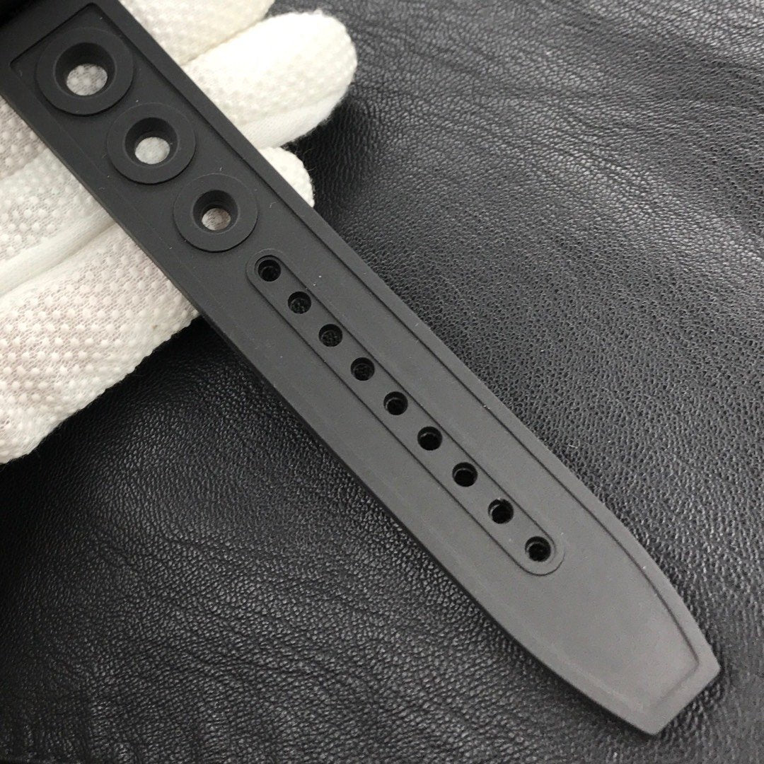 AVENGER BLACKBIRD 44MM TITANIUM BLACK DIAL