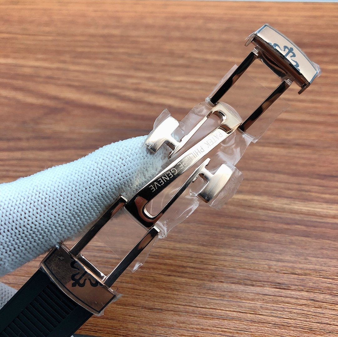 PATEK NAUTILUS SECONDTIME GOLD HAND ENGRAVED