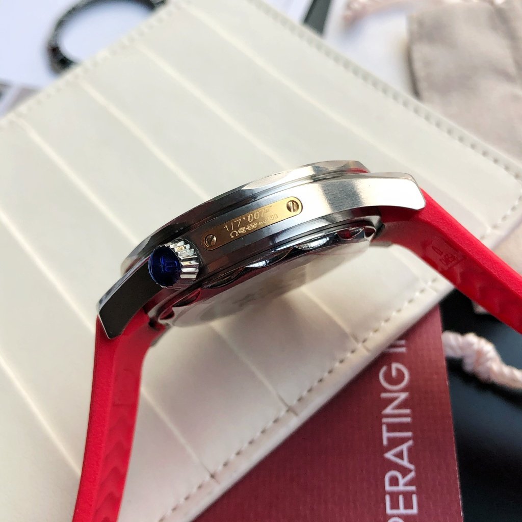 SEAMASTER DIVER 300M CO-AXIAL 42MM 007 RED RUBBER