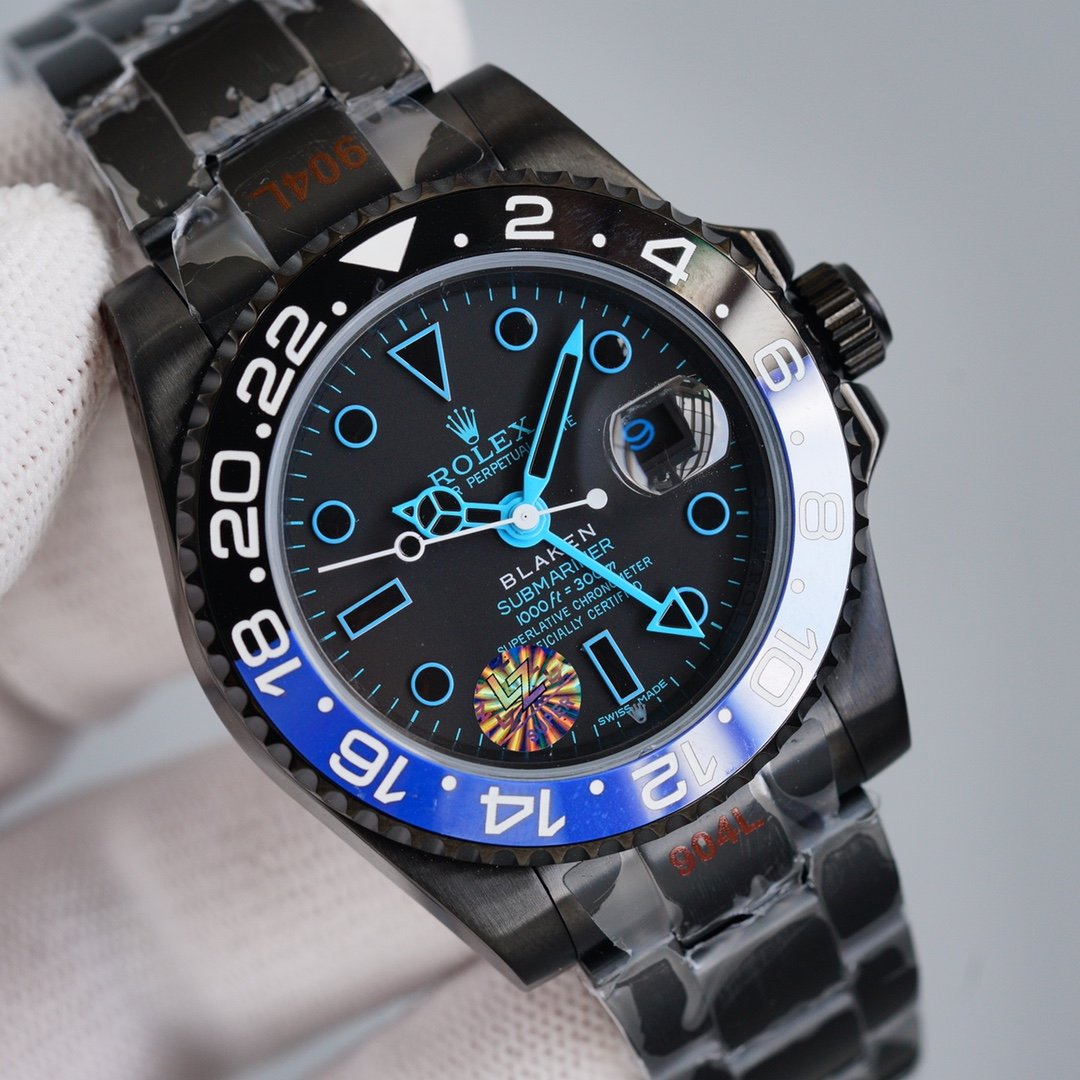 GMT-MASTER II CUSTOM BLACK BATMAN BEZEL BLUE NUMERALS