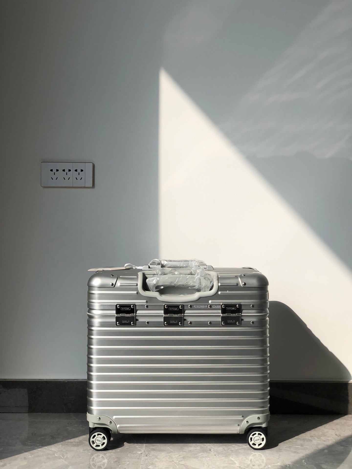 Rimowa 2025 Travel Suitcase Silver Aluminum 273821