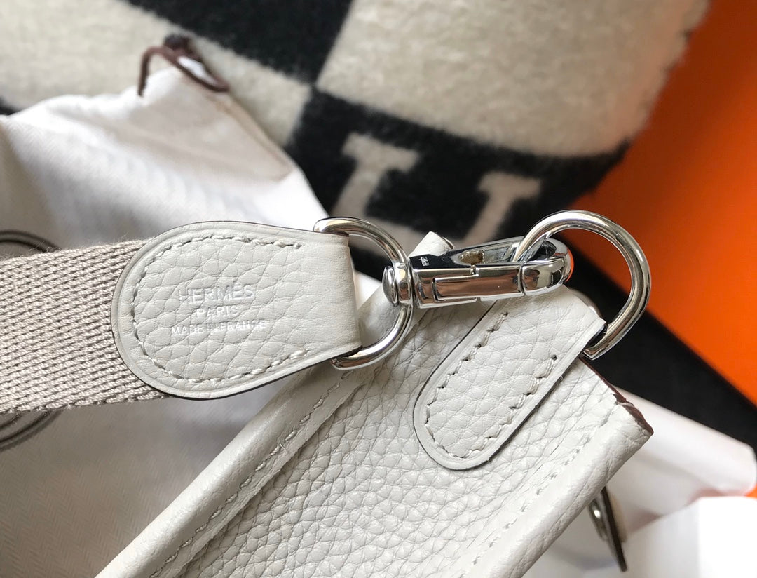 Mini Evelyne 18cm Light Grey Togo Silver Hardware