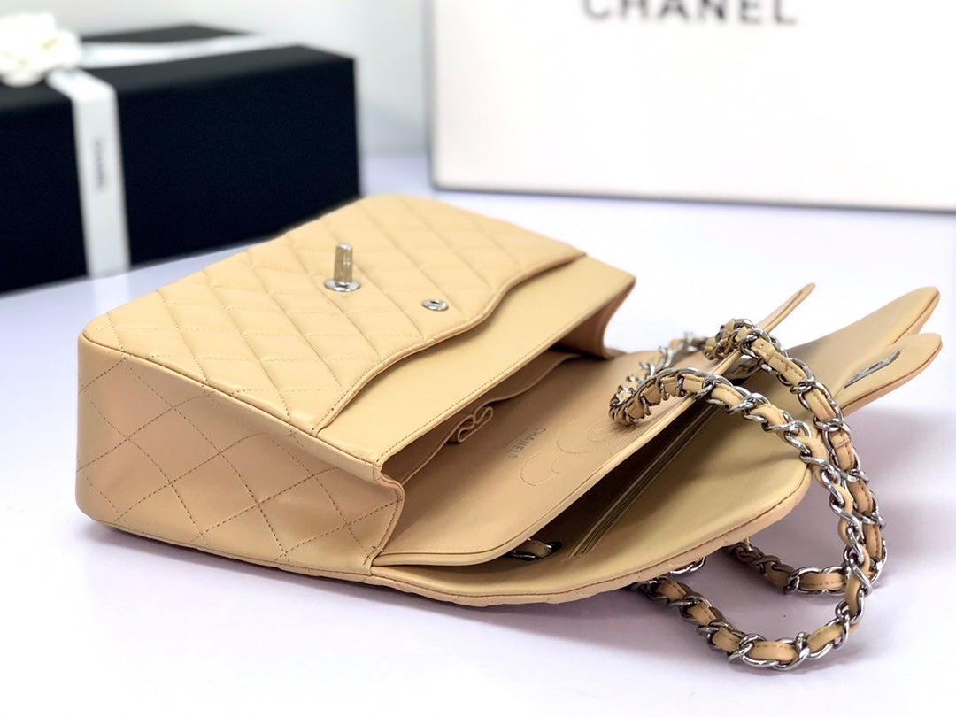 flap bag jumbo 30 light beige lambskin silver hardware