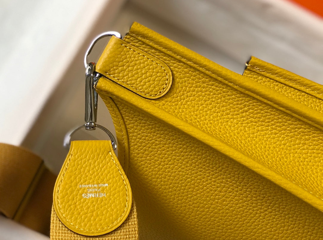 Evelyne 29cm Dark Yellow Togo Shw