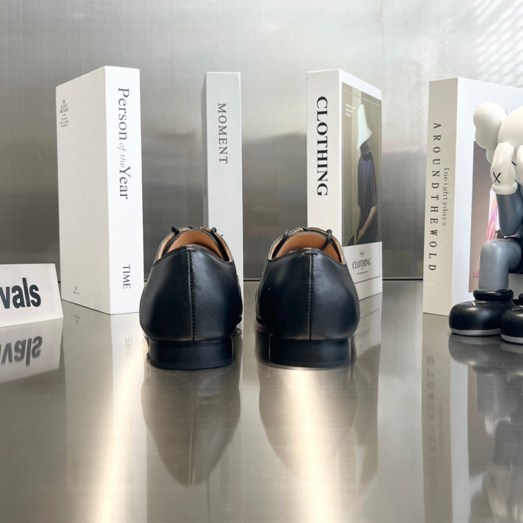 Christian Louboutin 2026 Greggo Oxford Shoe Black Red Calfskin 384247