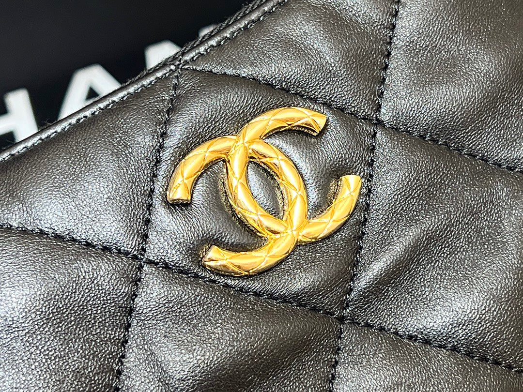 Chanel 2026 Quilted Hobo Bag 25cm Black Leather