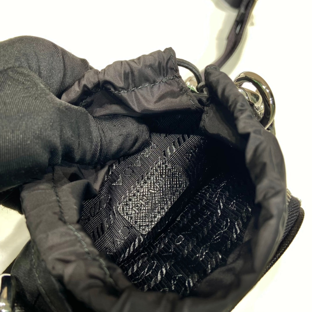 PHONE BAG 18 IN BLACK RE-NYLON