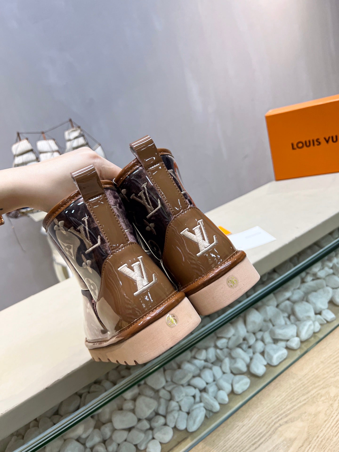 LV 25 Snow Boots Red Brown Scratch-Resistant PVC Wool 576228