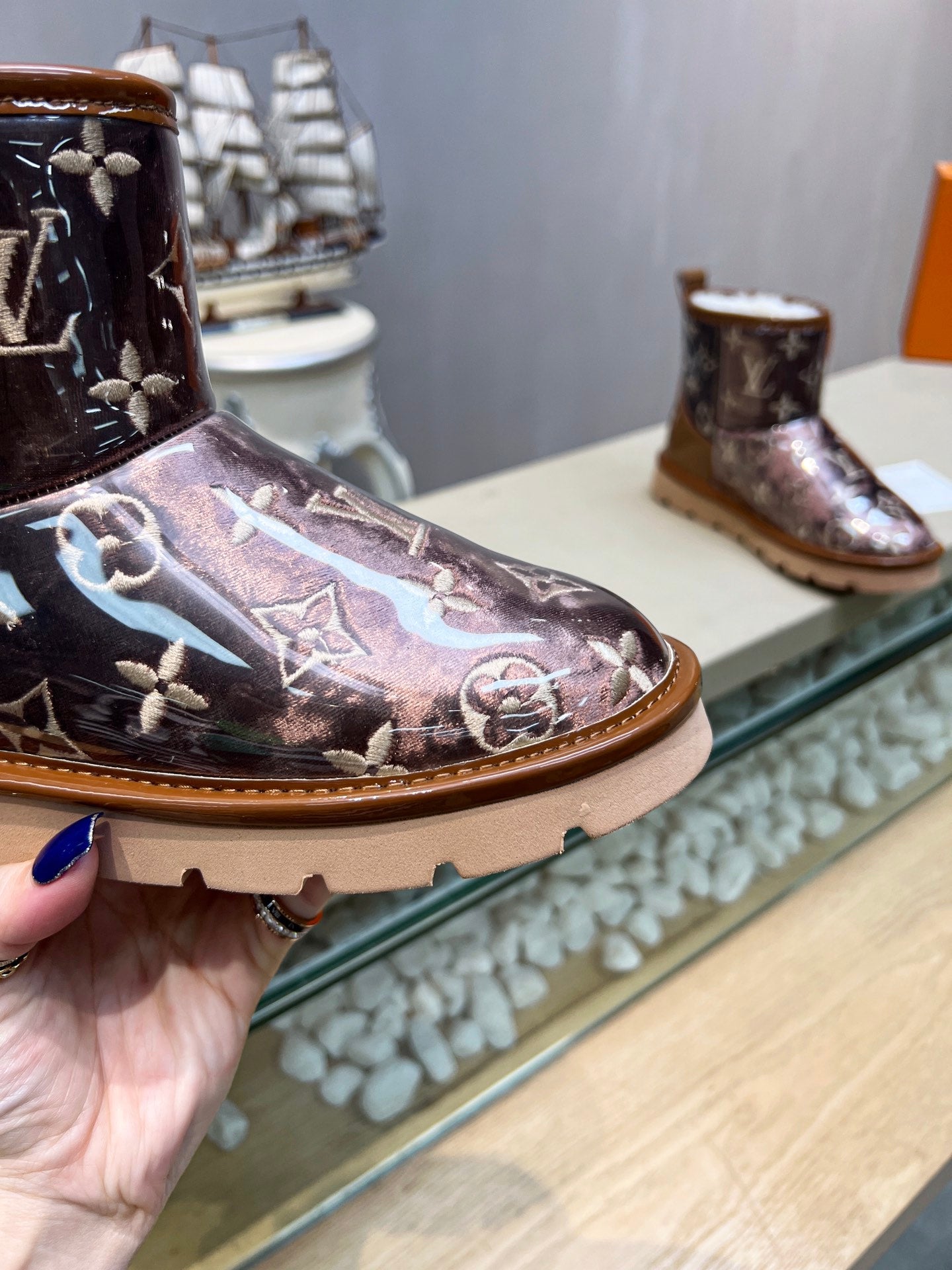 LV 25 Snow Boots Red Brown Scratch-Resistant PVC Wool 576228