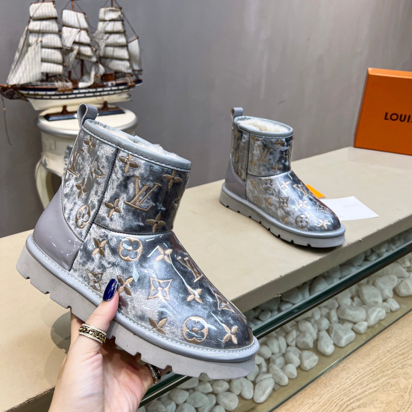 LV 25 Snow Boots Gray Scratch-Resistant PVC Wool 576227