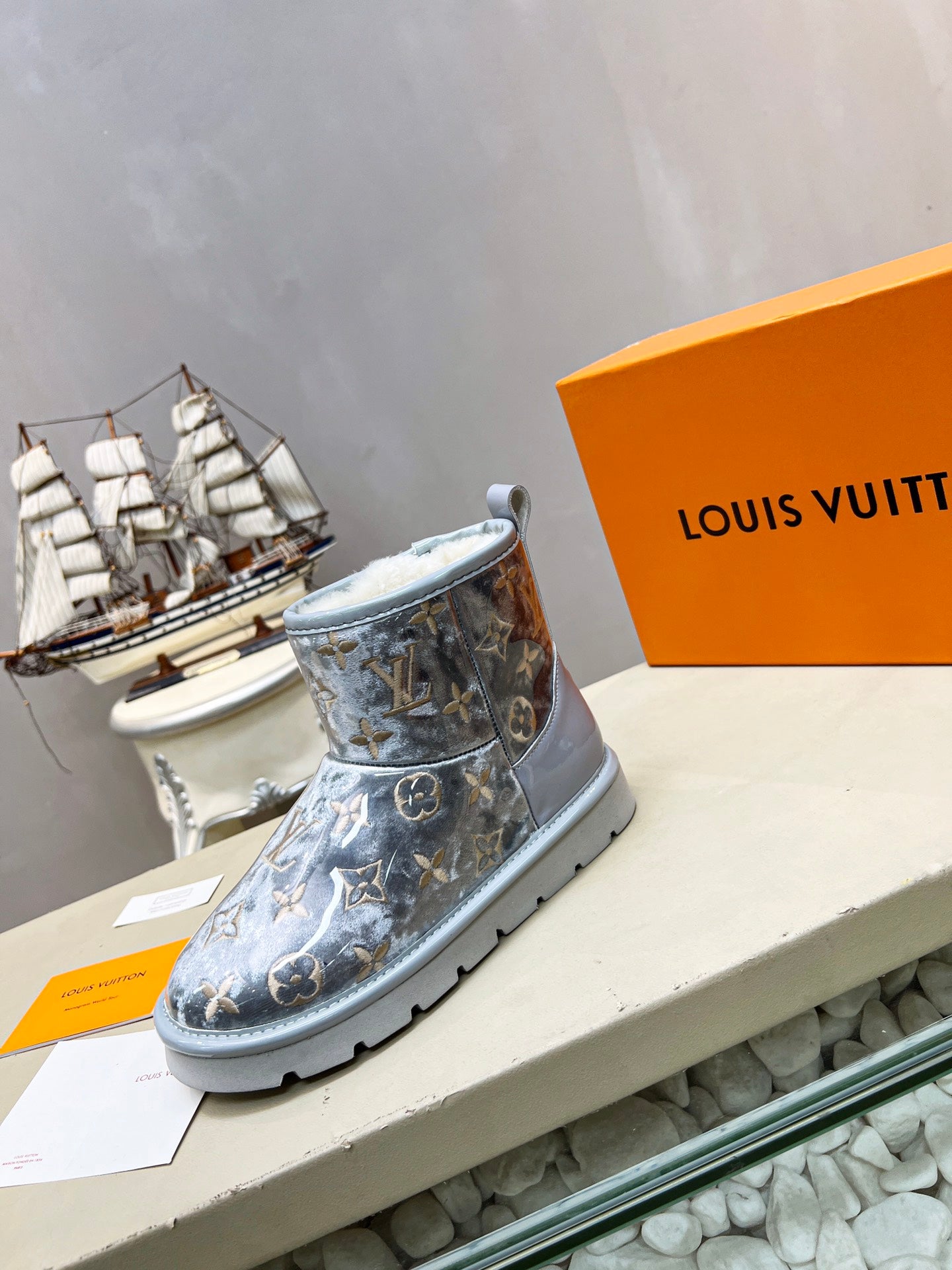 LV 25 Snow Boots Gray Scratch-Resistant PVC Wool 576227