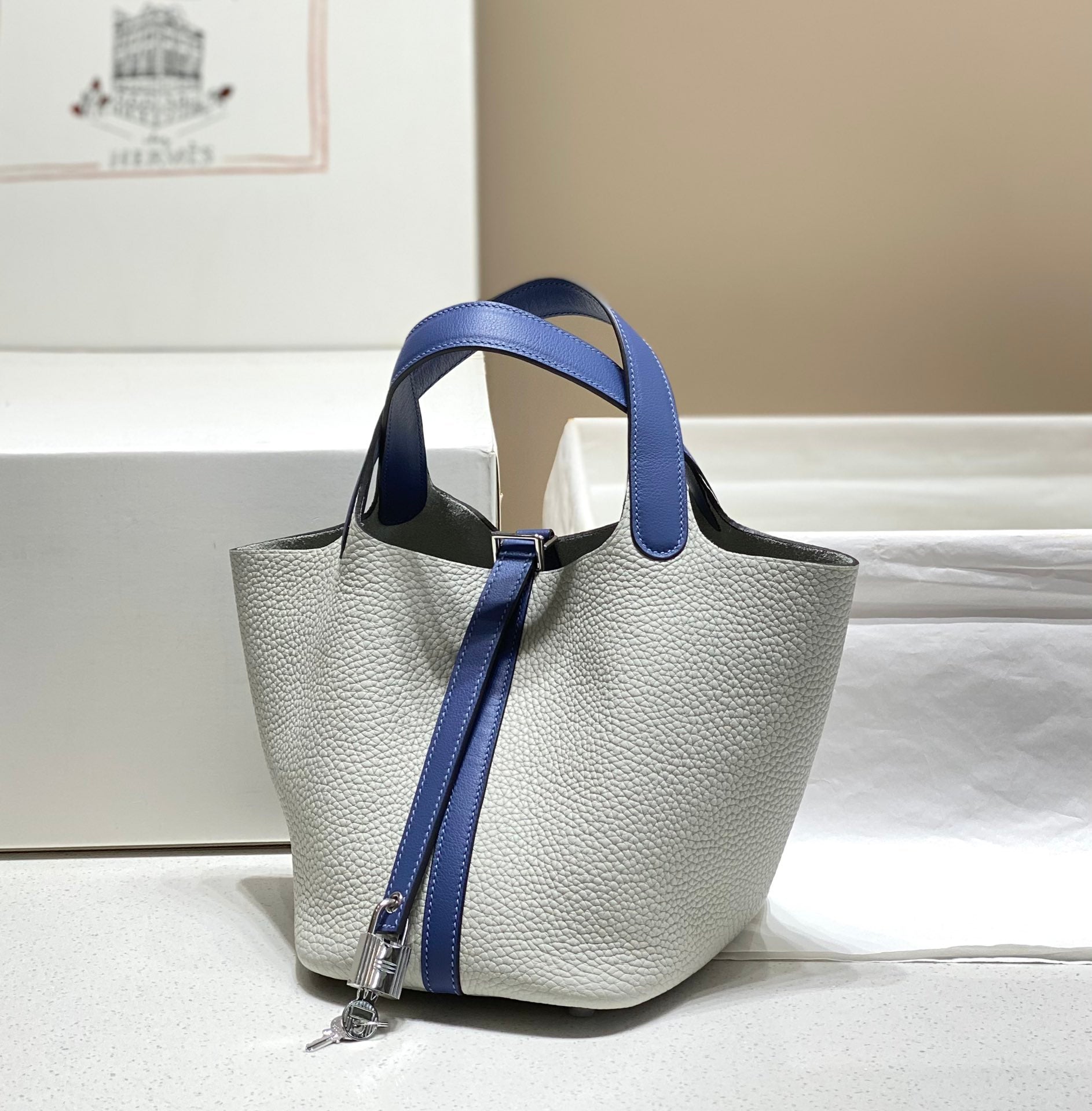picotin lock 18 white blue togo shw