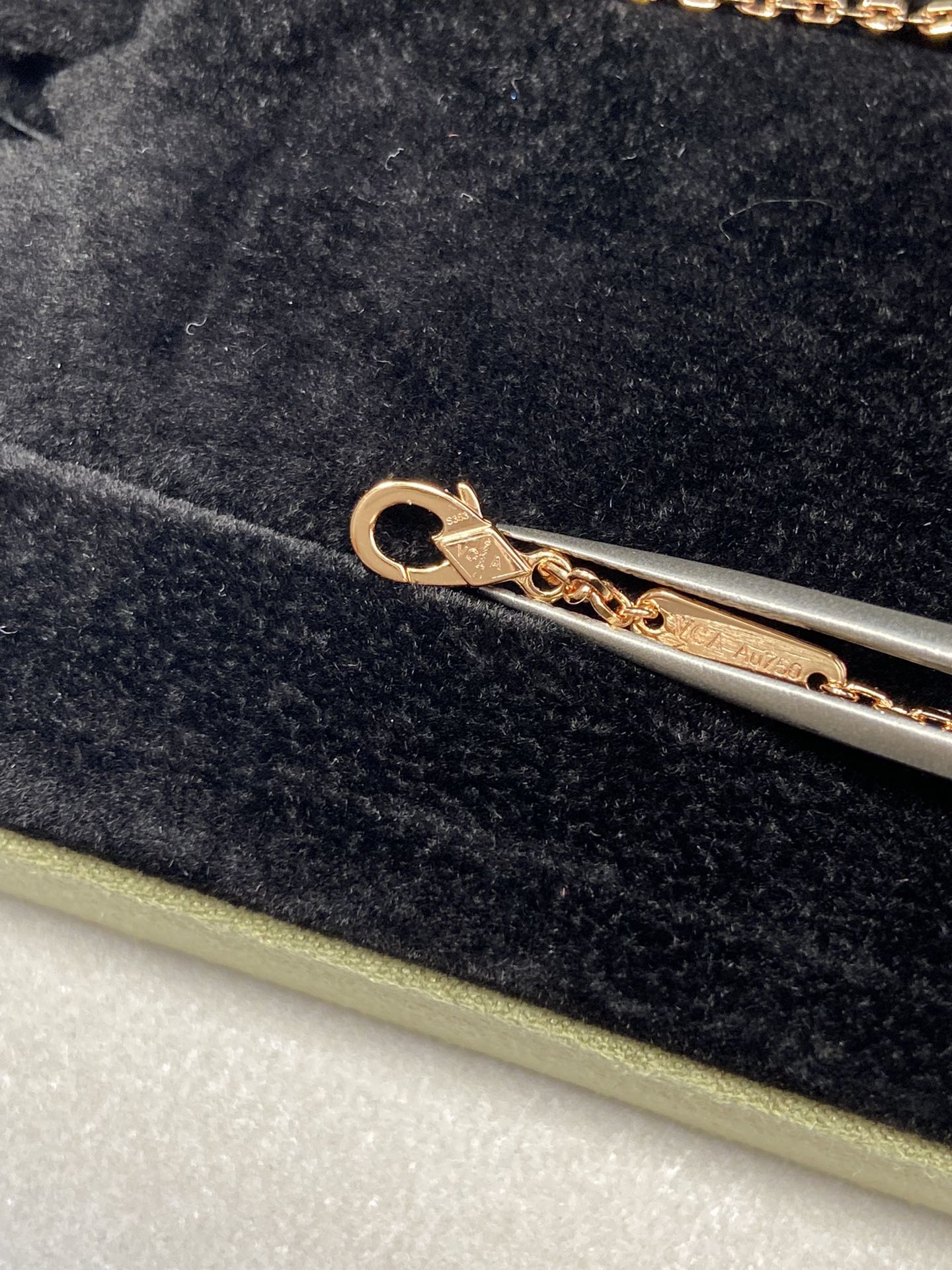 VCA Lucky Spring Flower White Mop 1 Diamond Pink Gold Bracelet