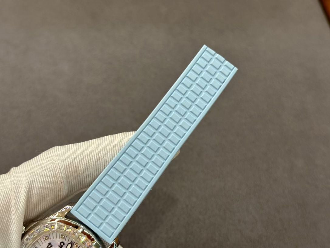 PATEK Aquanaut 35.6mm Silver White Dial