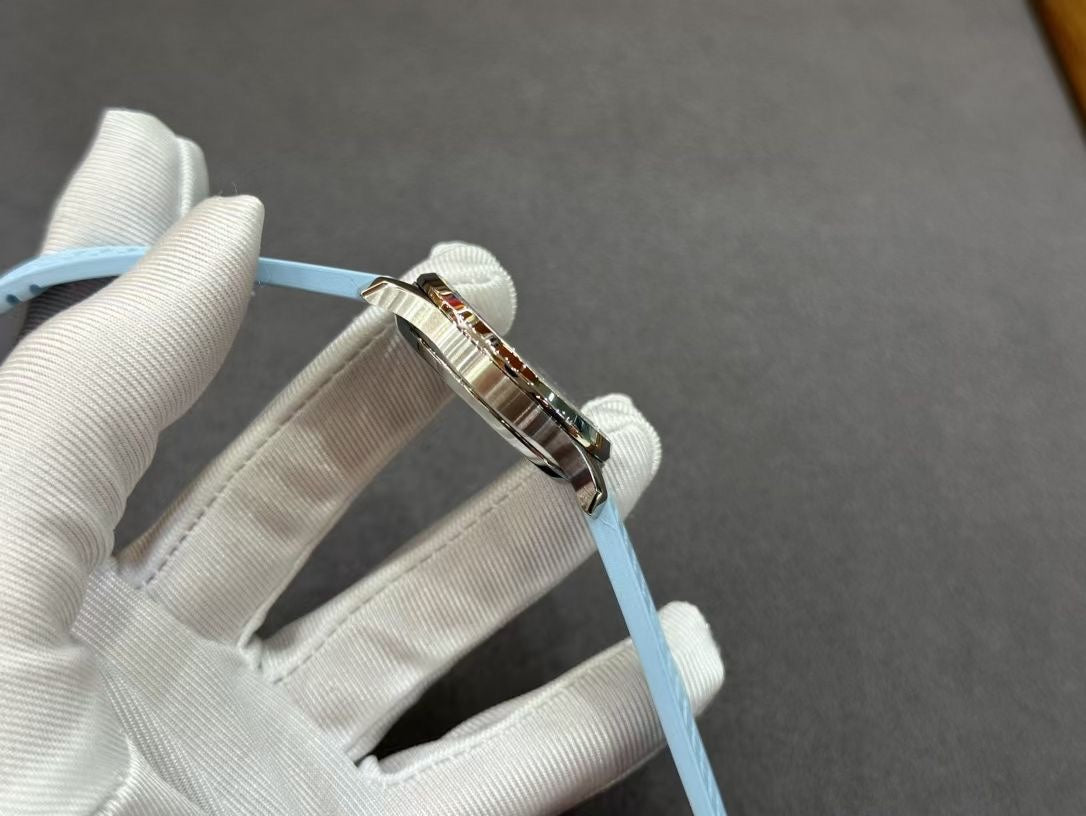 PATEK Aquanaut 35.6mm Silver White Dial