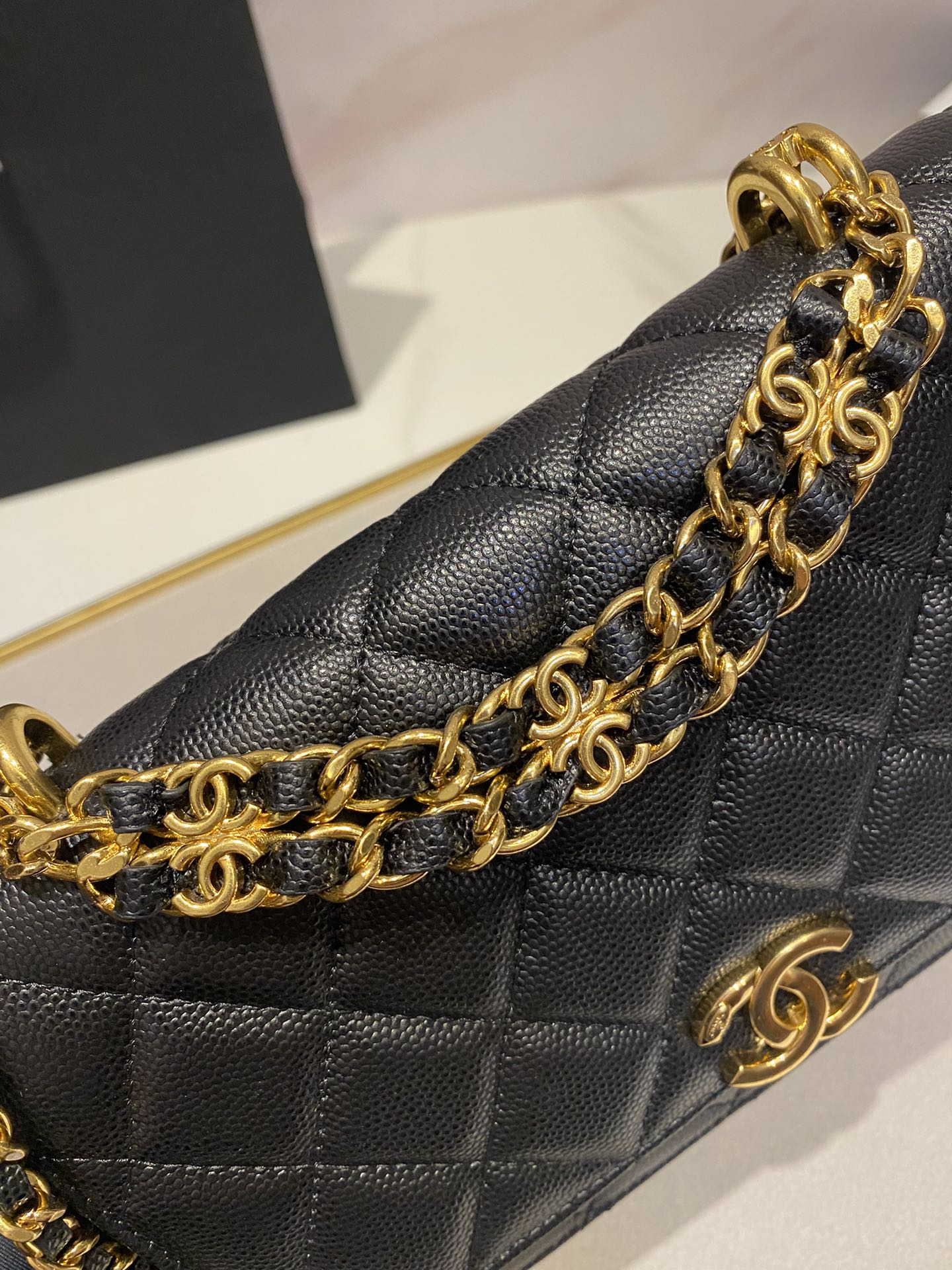 CC 24K Woc 19cm Black Grained Calfskin Gold Hardware