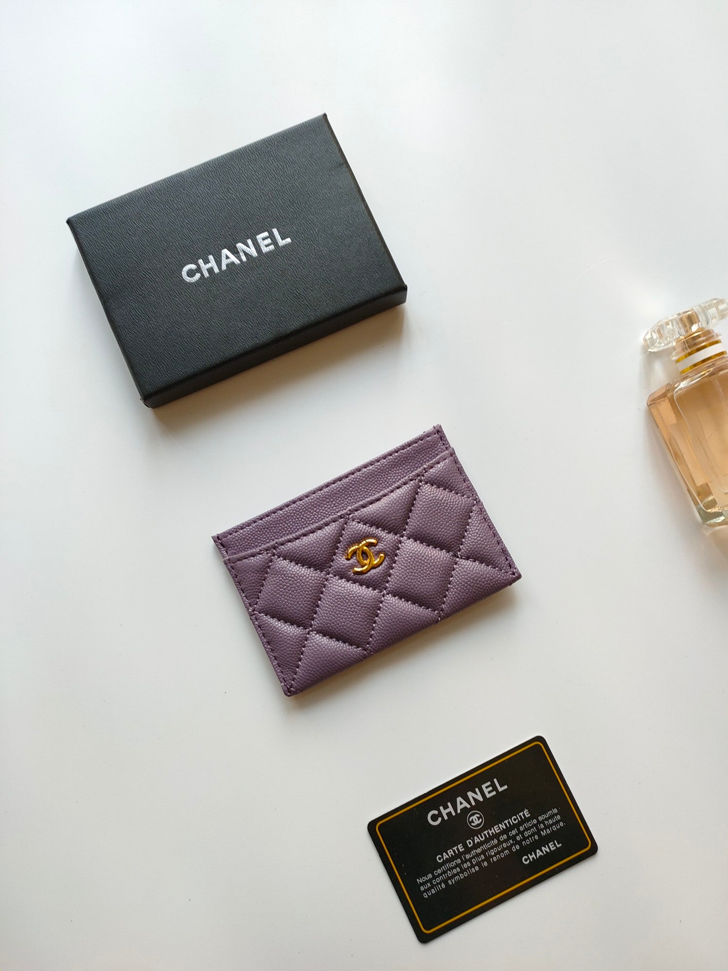 CC CARD HOLDER 11.2 MAUVE GRAINED CALFSKIN GOLD ICON