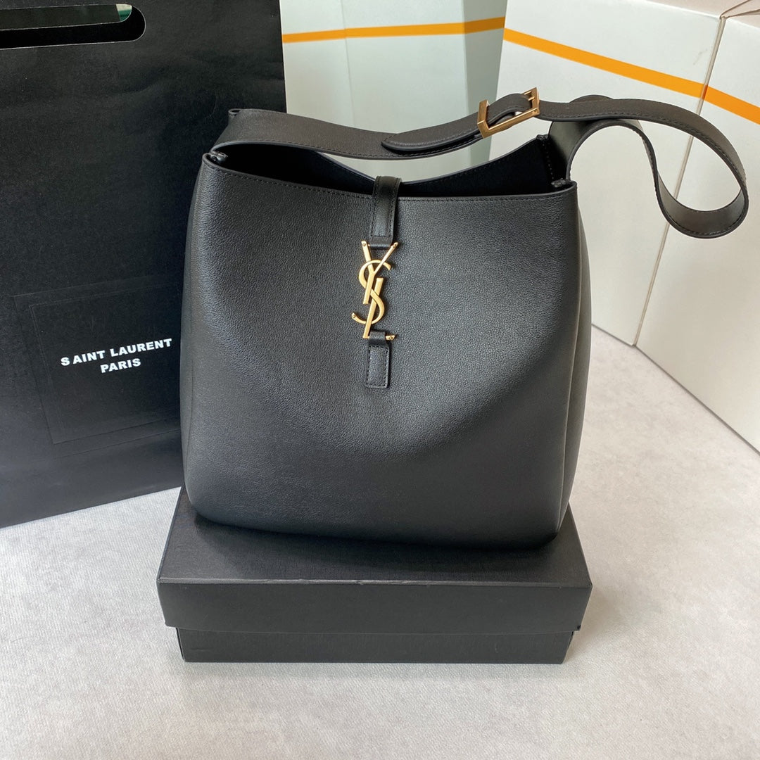 le 5a7 large 30cm black calfskin