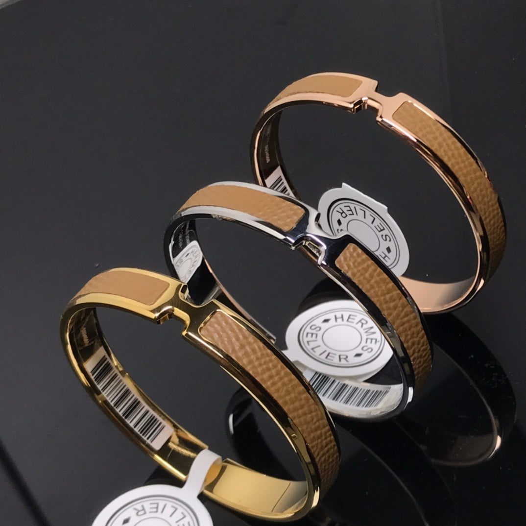 H Pig Nose Brown Bracelet