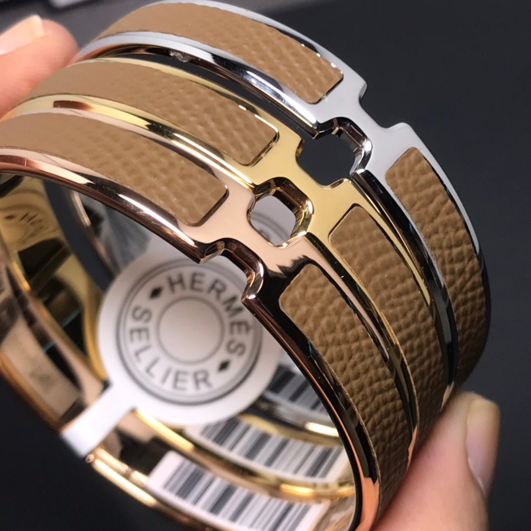 H Pig Nose Brown Bracelet