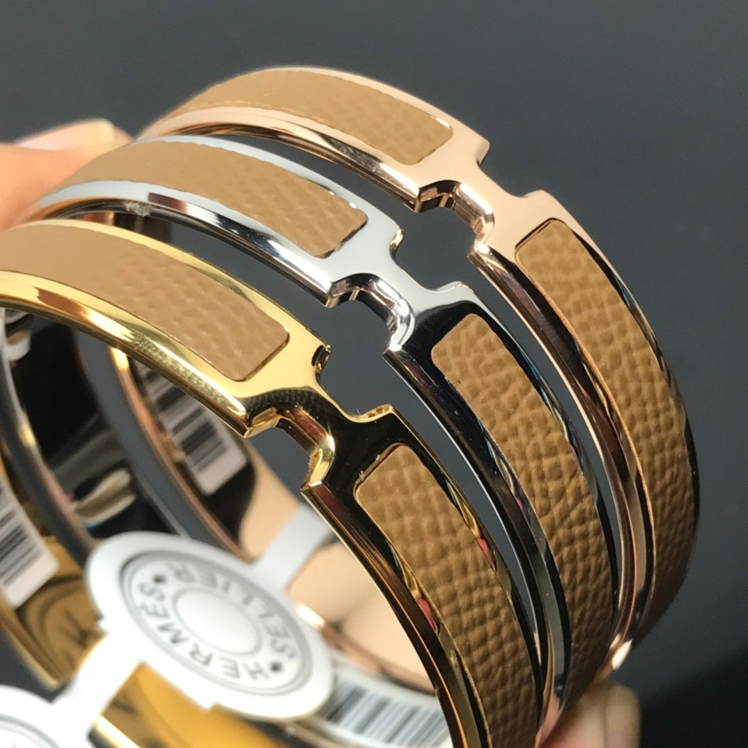 H Pig Nose Brown Bracelet