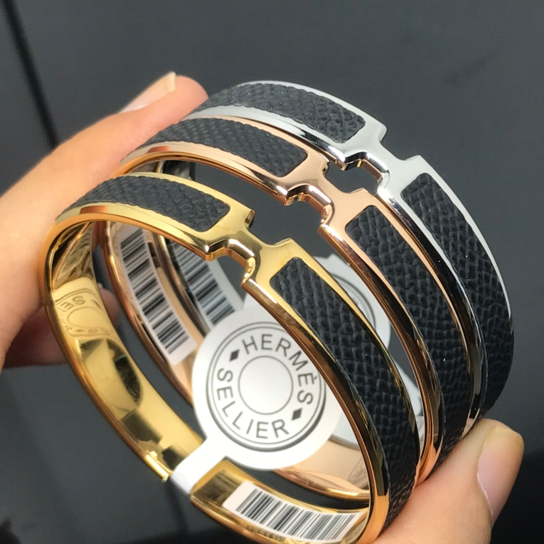 H Pig Nose Black Bracelet