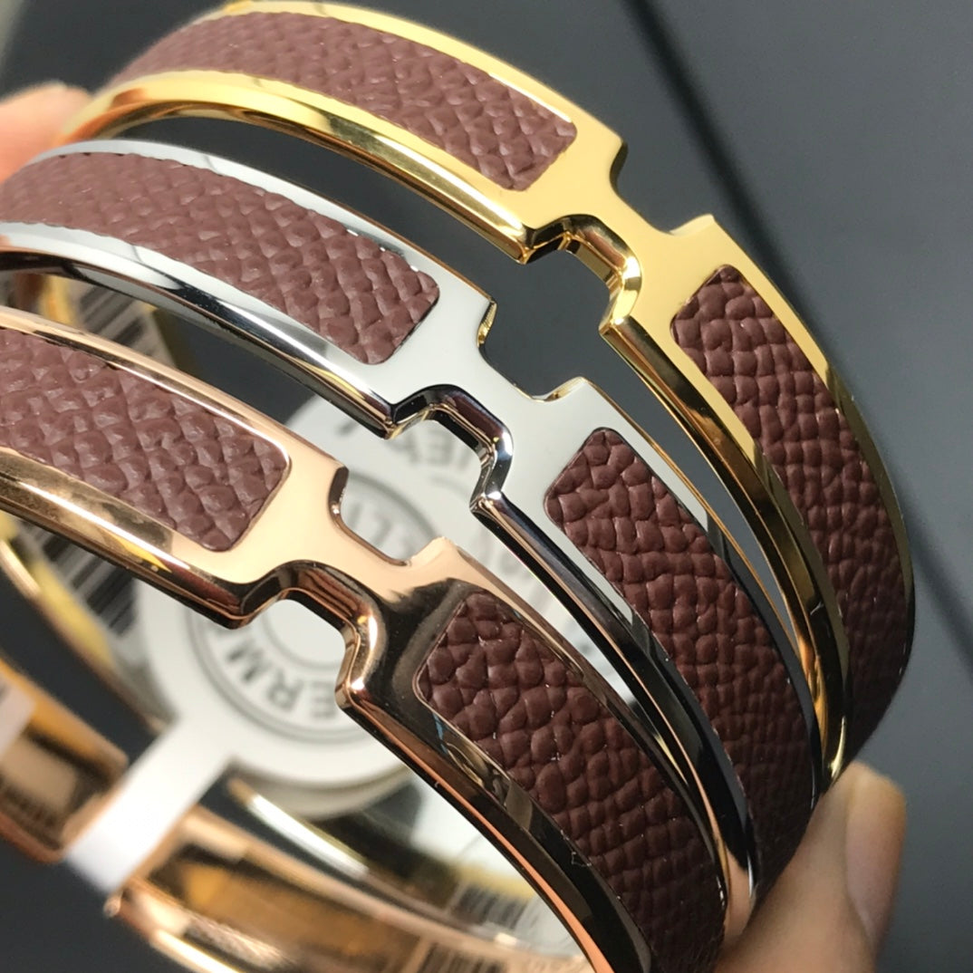 H Pig Nose Brown Bracelet