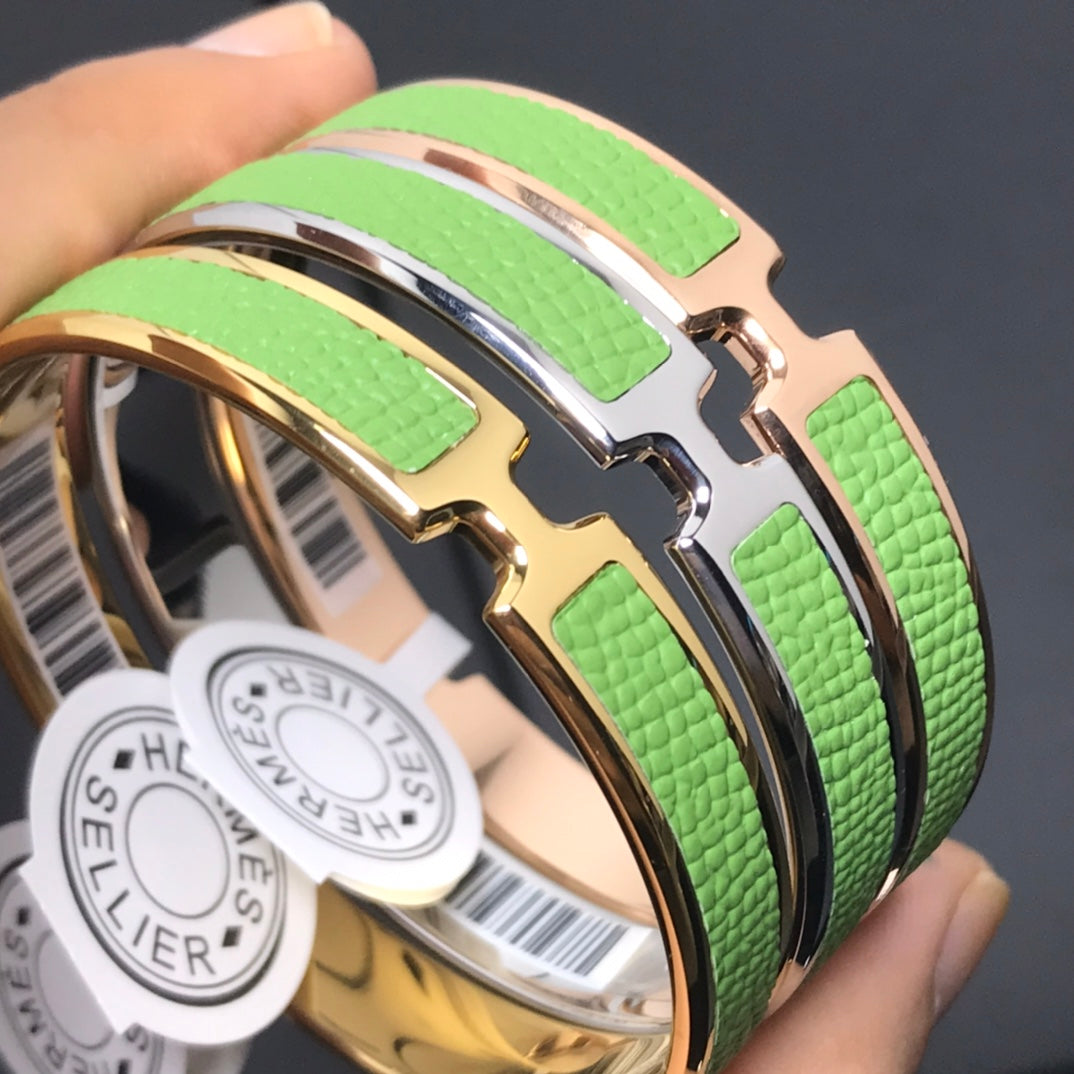 H Pig Nose Light Green Bracelet