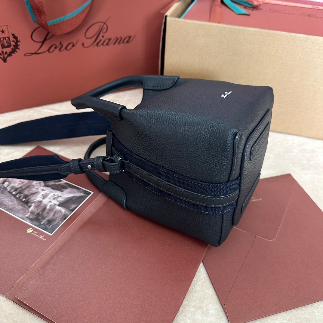 MICRO BALE BAG IN BLACK CALFSKIN 226599