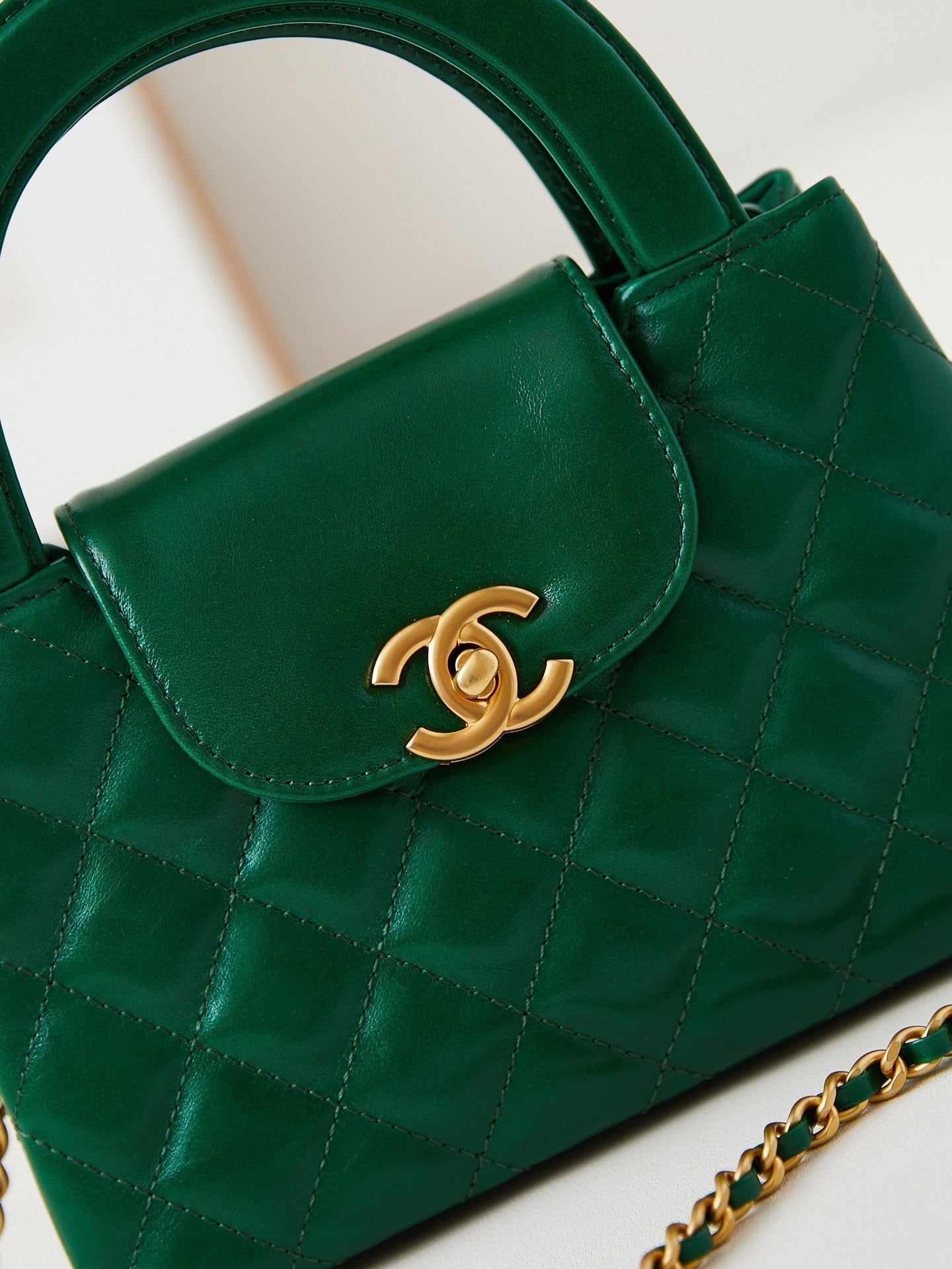 cc 24a nano 19cm kelly shopper bag green lambskin