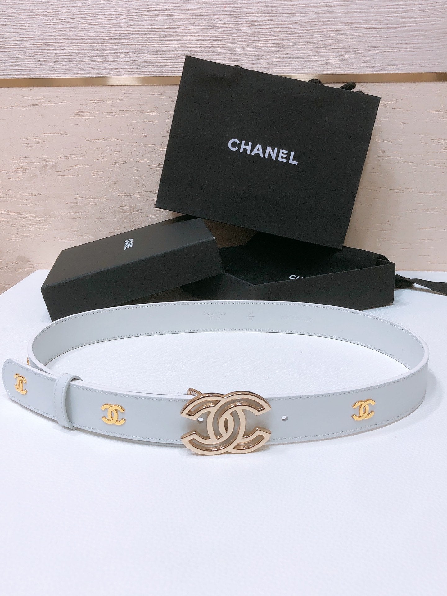 CHANEL BELT 3CM IN WHITE LAMBSKIN WITH GOLD HARDWARE LOGO