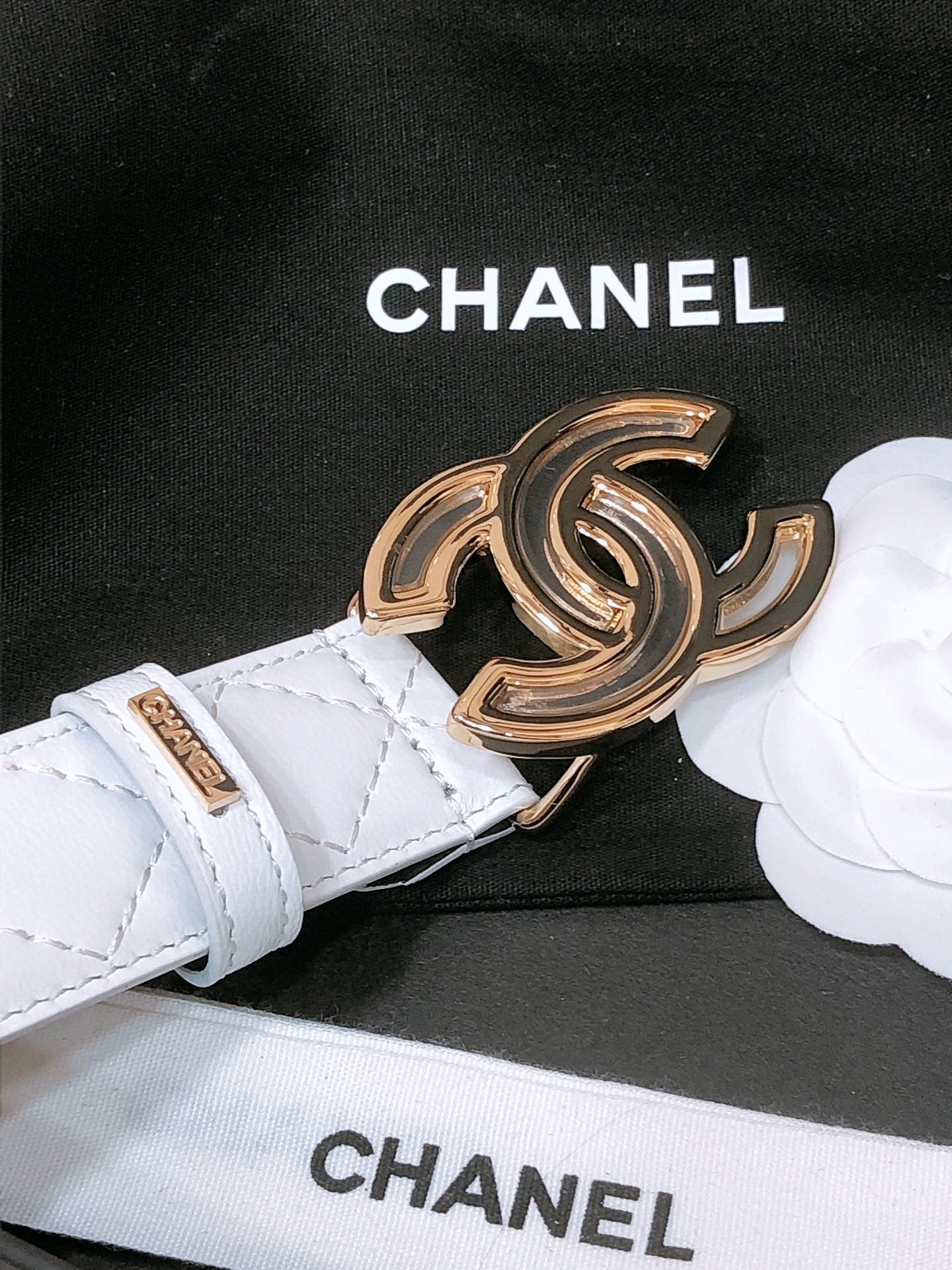 CHANEL BELT 3CM WHITE EMBROIDERED LAMBSKIN WITH GOLD HARDWARE