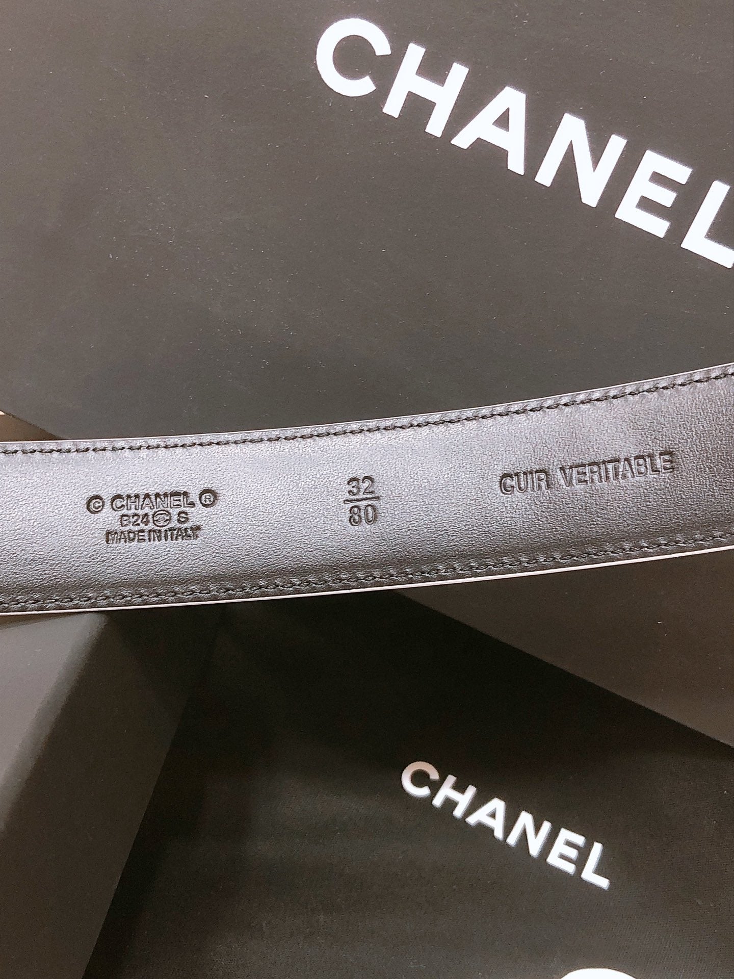 CHANEL BELT 3CM IN WHITE EMBROIDERED LAMBSKIN GOLD HARDWARE