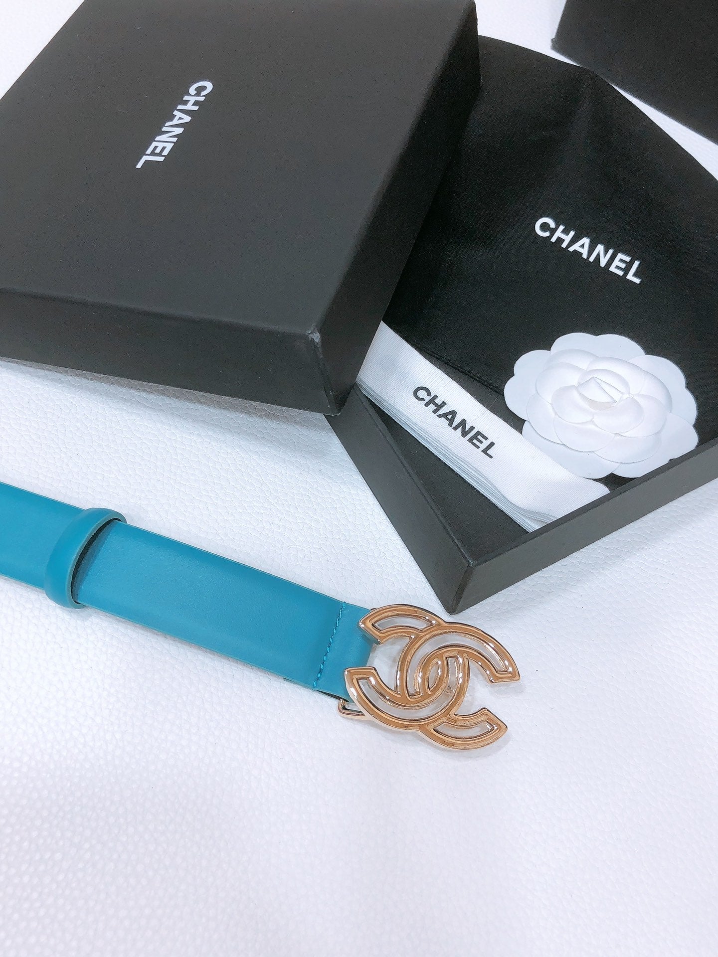 CHANEL BELT 3CM IN DODGER BLUE AND BLACK LAMBSKIN WITH GOLD HARDWARE