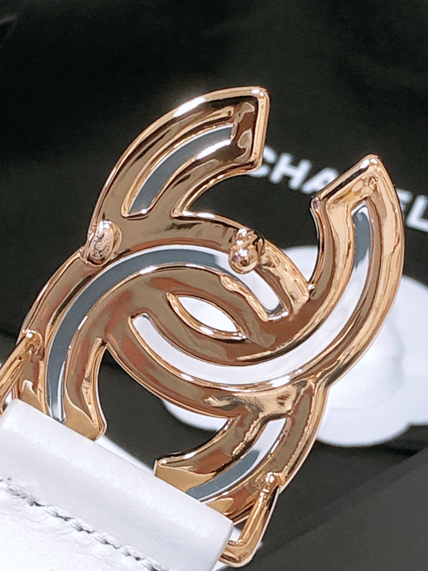 CHANEL BELT 3CM IN WHITE LAMBSKIN WITH GOLD HARDWARE