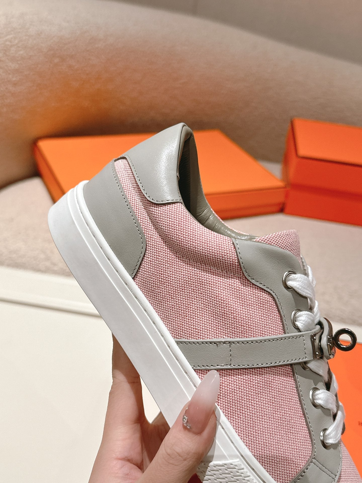 HM 25ss Kelly Buckle Sneakers Pink Gray Cowhide Canvas 577488