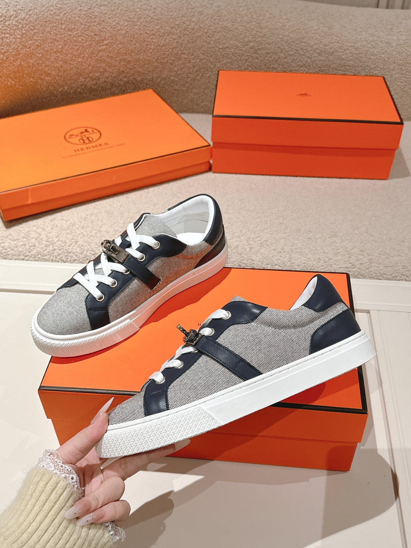 HM 25ss Kelly Buckle Sneakers Navy Blue Gray Cowhide Canvas 577489