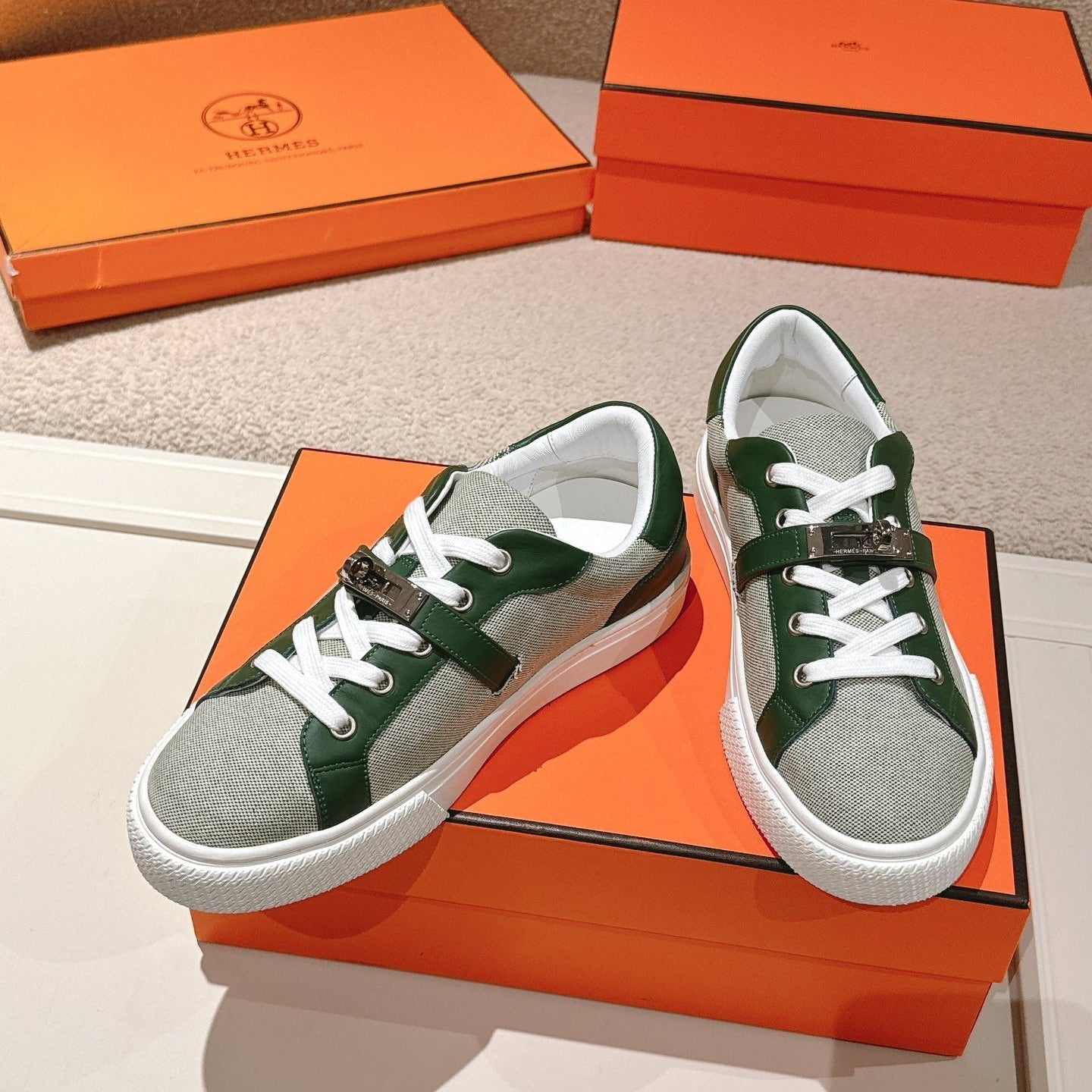 HM 25ss Kelly Buckle Sneakers Green Gray Cowhide Canvas 577492