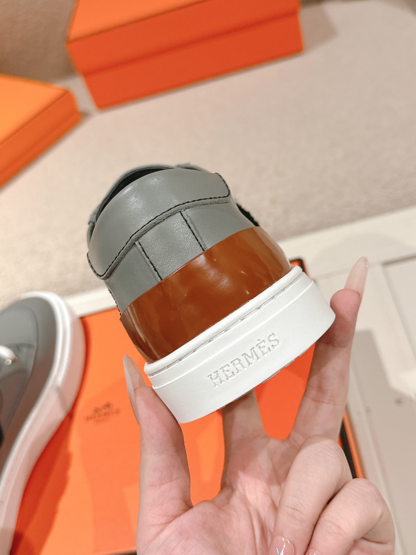 HM 25ss Sneakers Dark Gray Cowhide 577534