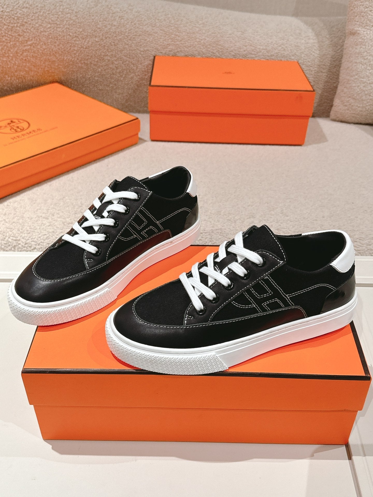 HM 25ss Sneakers Black Cowhide 577537