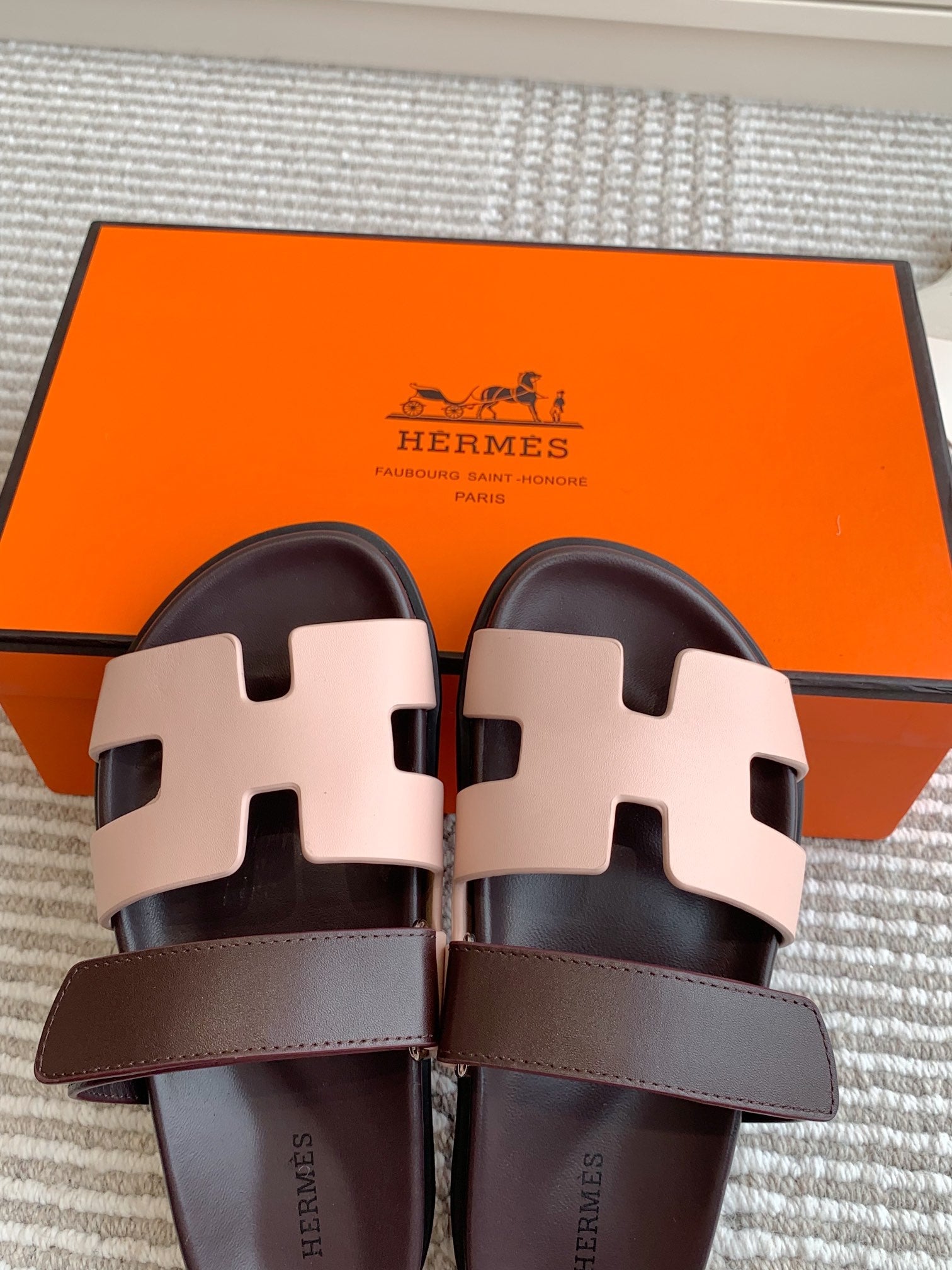 Hermes 2026 Chypre Sandal Two-tone Calfskin 982191