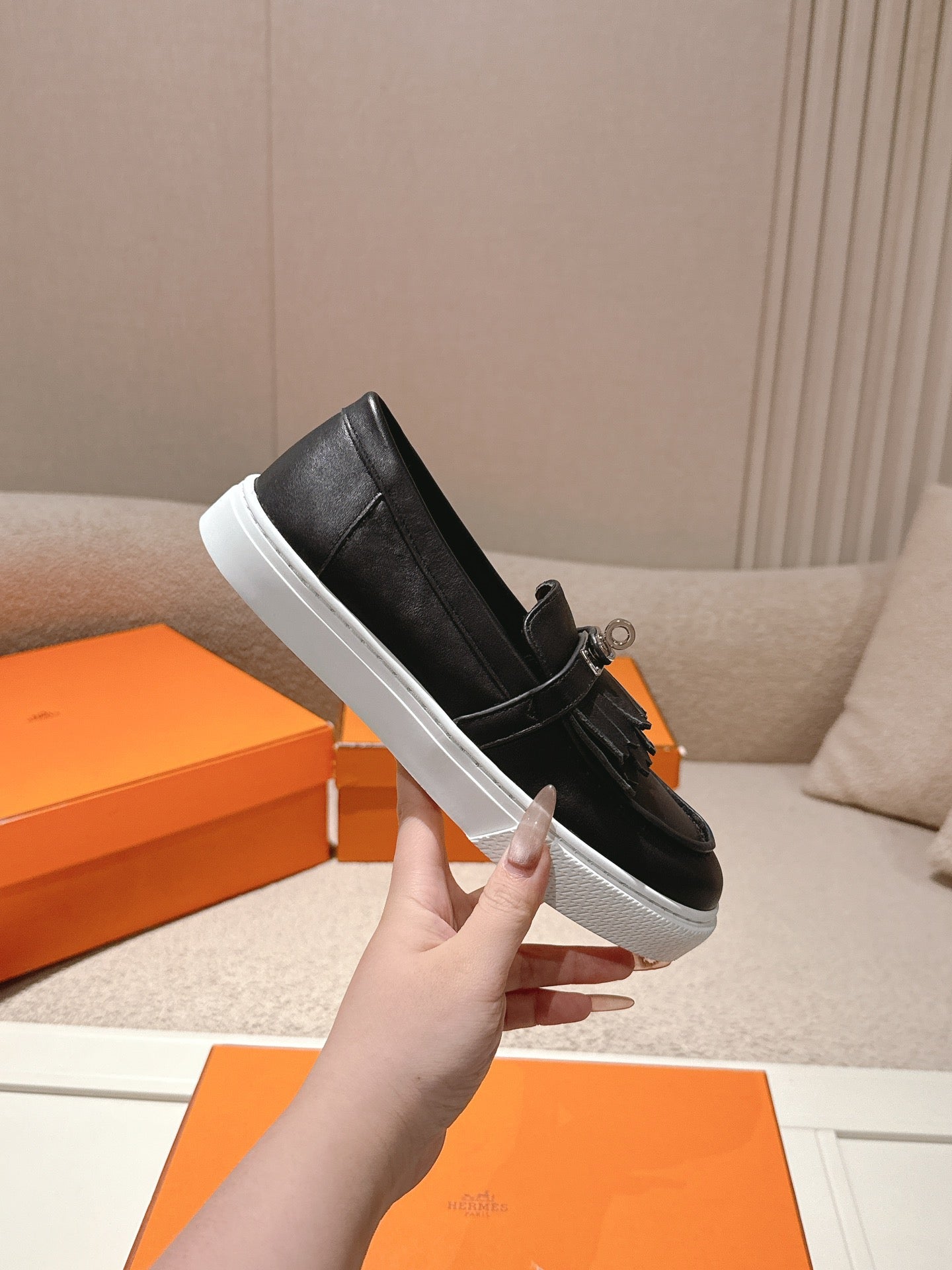 HM 25ss Platform Loafers Kelly Buckle Black Cowhide 577476