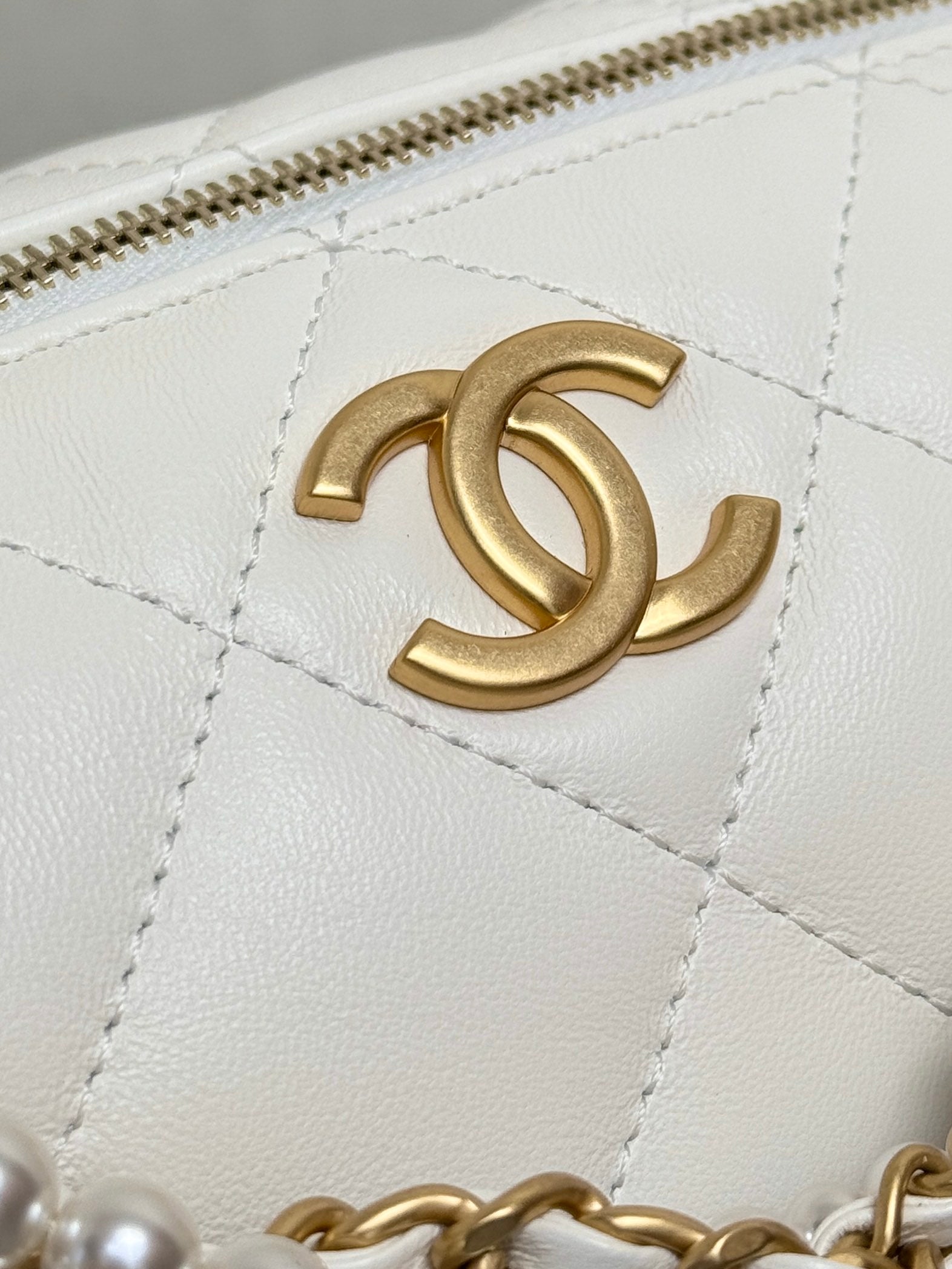 Chanel 2026 Matelassé Pearl Chain Bag White Lambskin