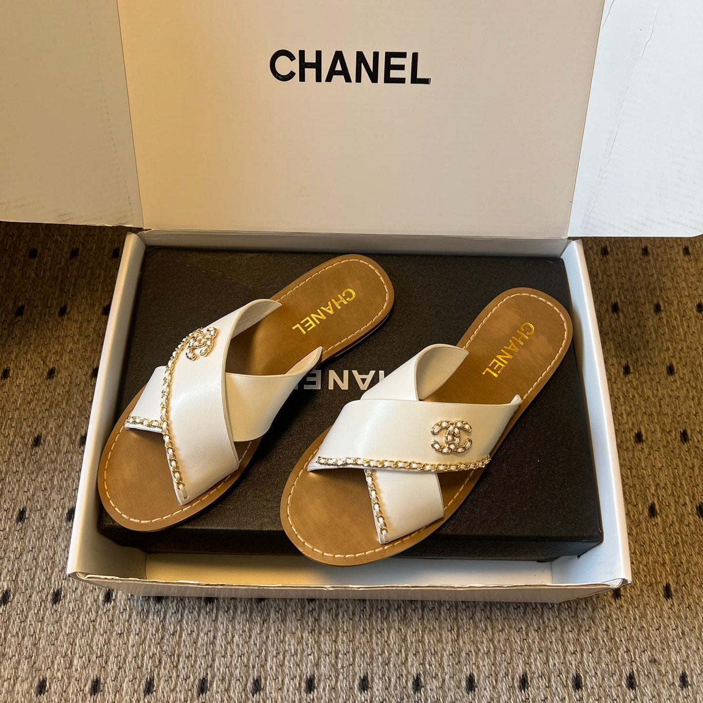 CC 26s Flat Sandals White Brown Cowhide 627195