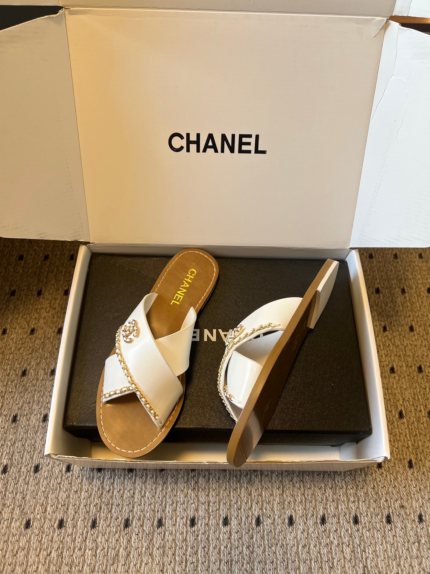 CC 26s Flat Sandals White Brown Cowhide 627195